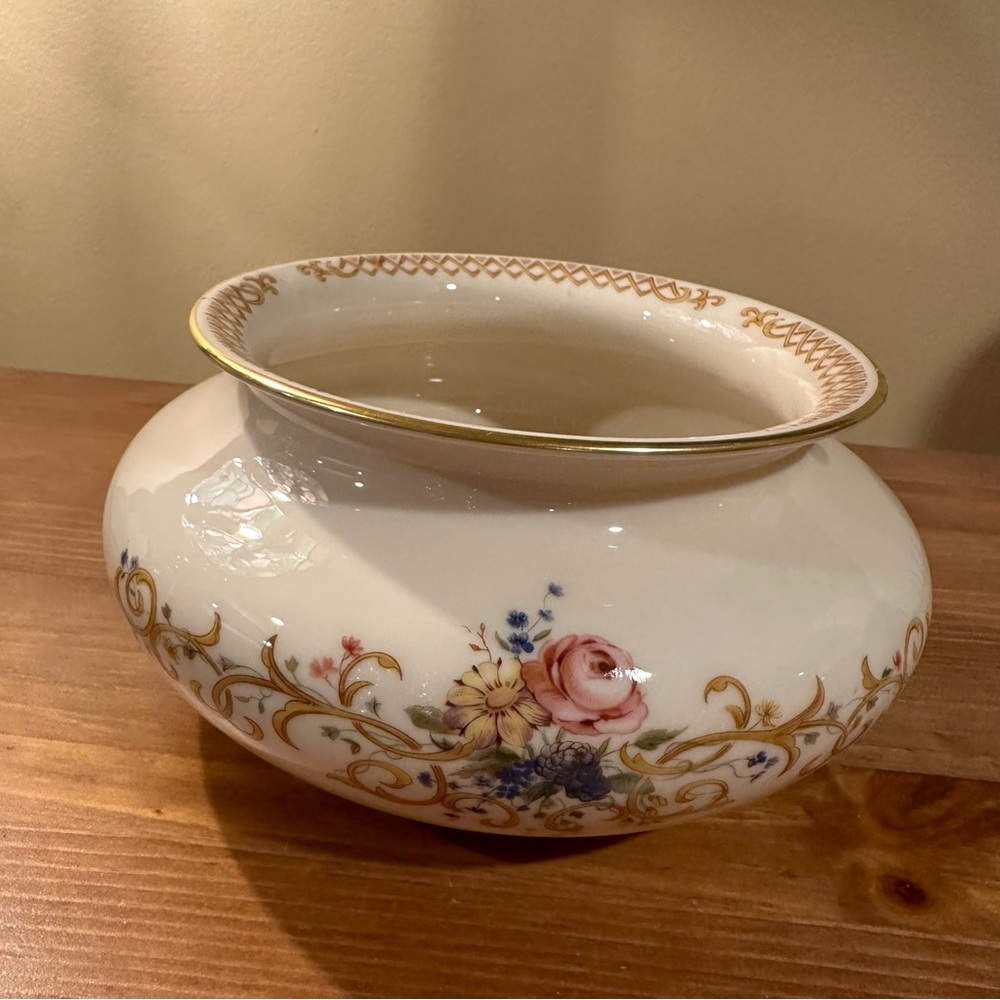 Lenox Queen’s Garden Bowl Medium Ne